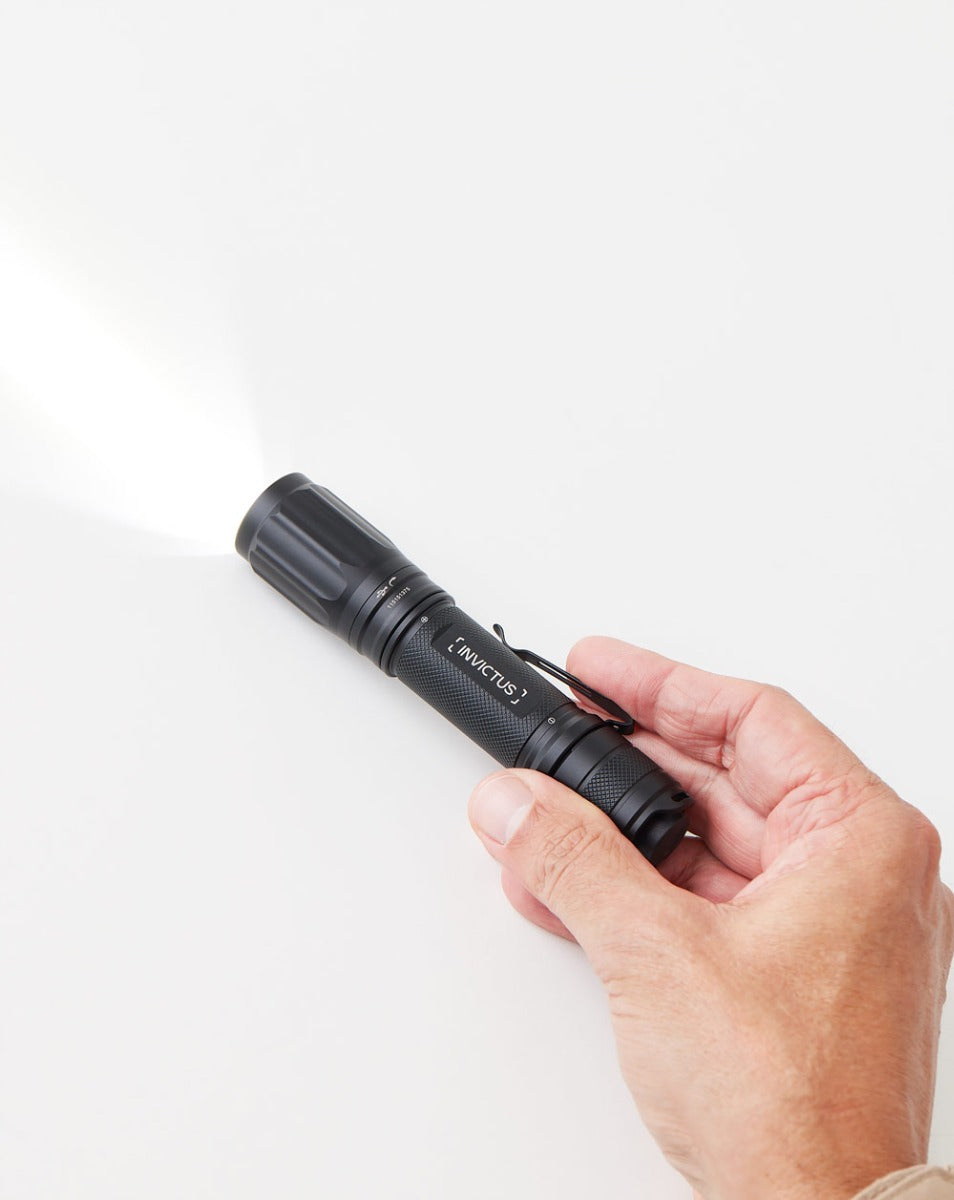 Lanterna Tática Invictus Front 1400 Lumens - Promoção