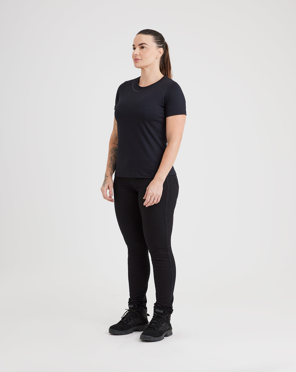 CAMISETA INVICTUS CONCEPT FORÇA PRETO FEMININA
