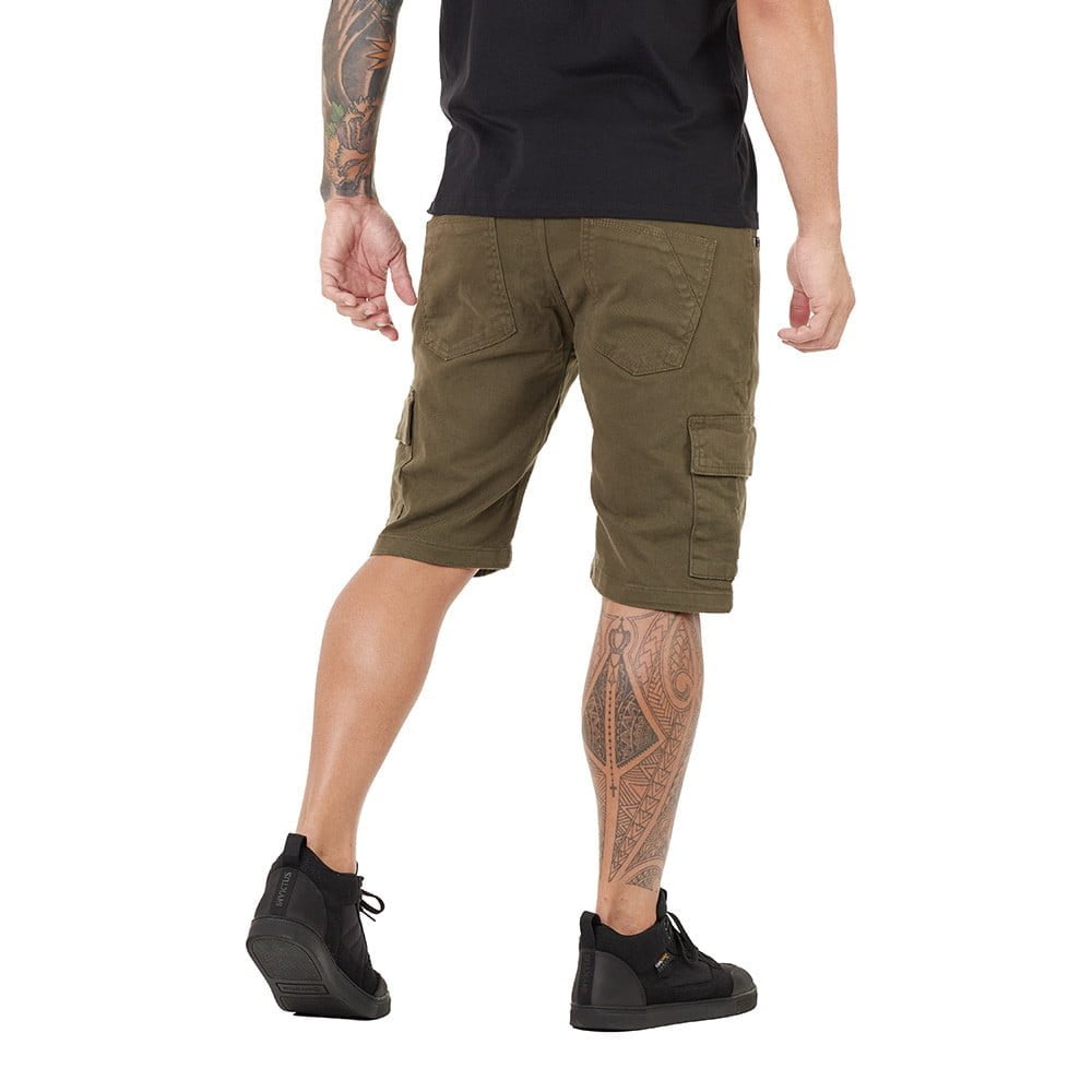 BERMUDA CARGO INVICTUS ENDURANCE STRONGER VERDE MILITAR
