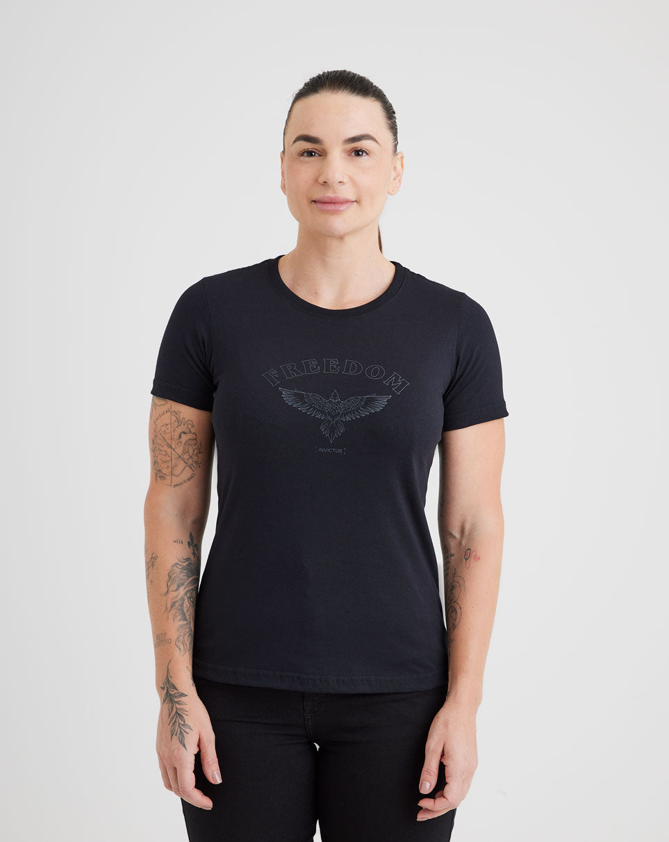 CAMISETA INVICTUS CONCEPT FREEDOM - PRETO FEMiNINA