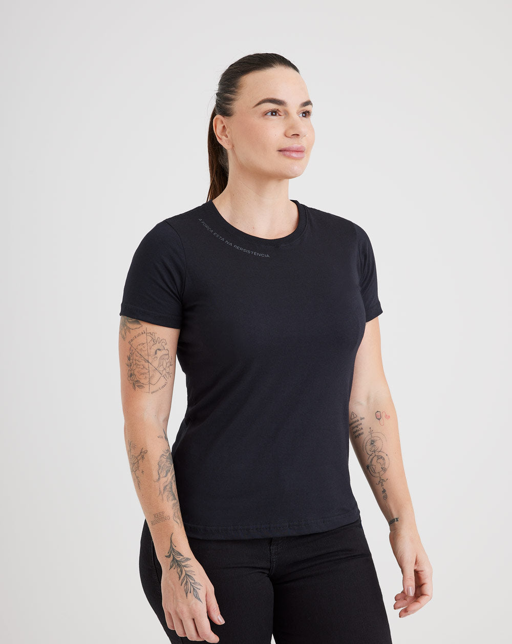 CAMISETA INVICTUS CONCEPT FORÇA PRETO FEMININA