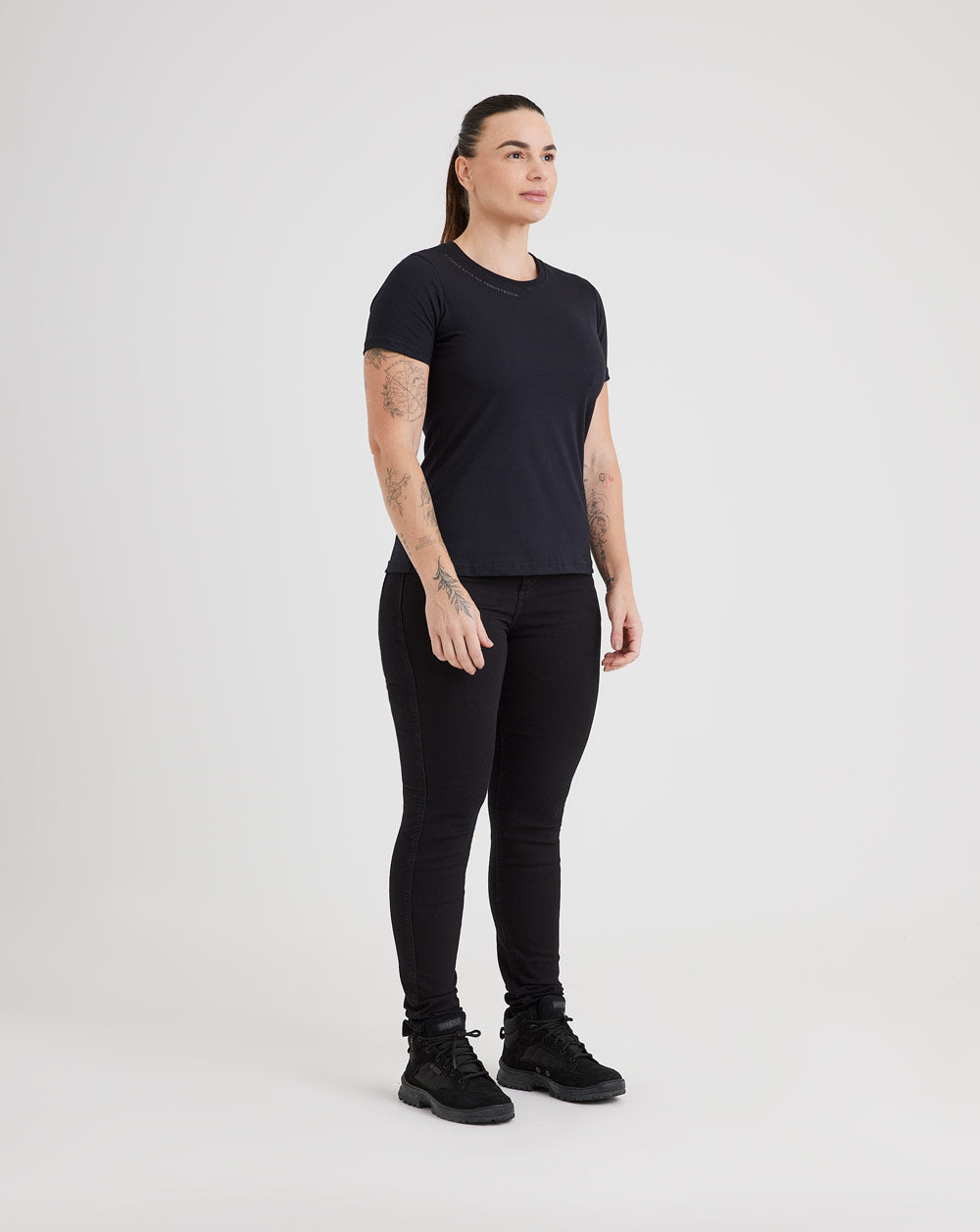 CAMISETA INVICTUS CONCEPT FORÇA PRETO FEMININA