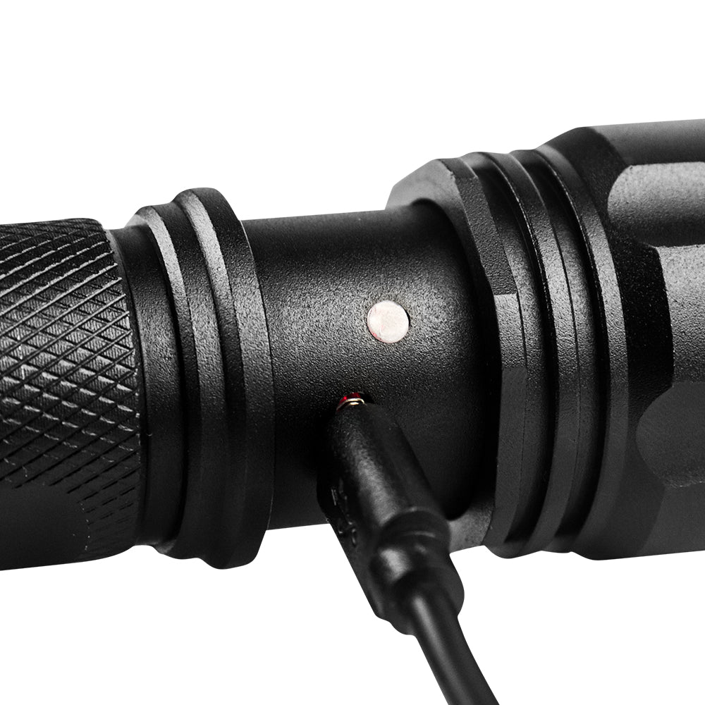 Lanterna Invictus Tática Sirius - 800 Lúmens