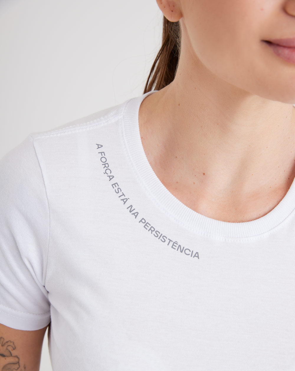 Camiseta Invictus Concept Feminina Força - Branco